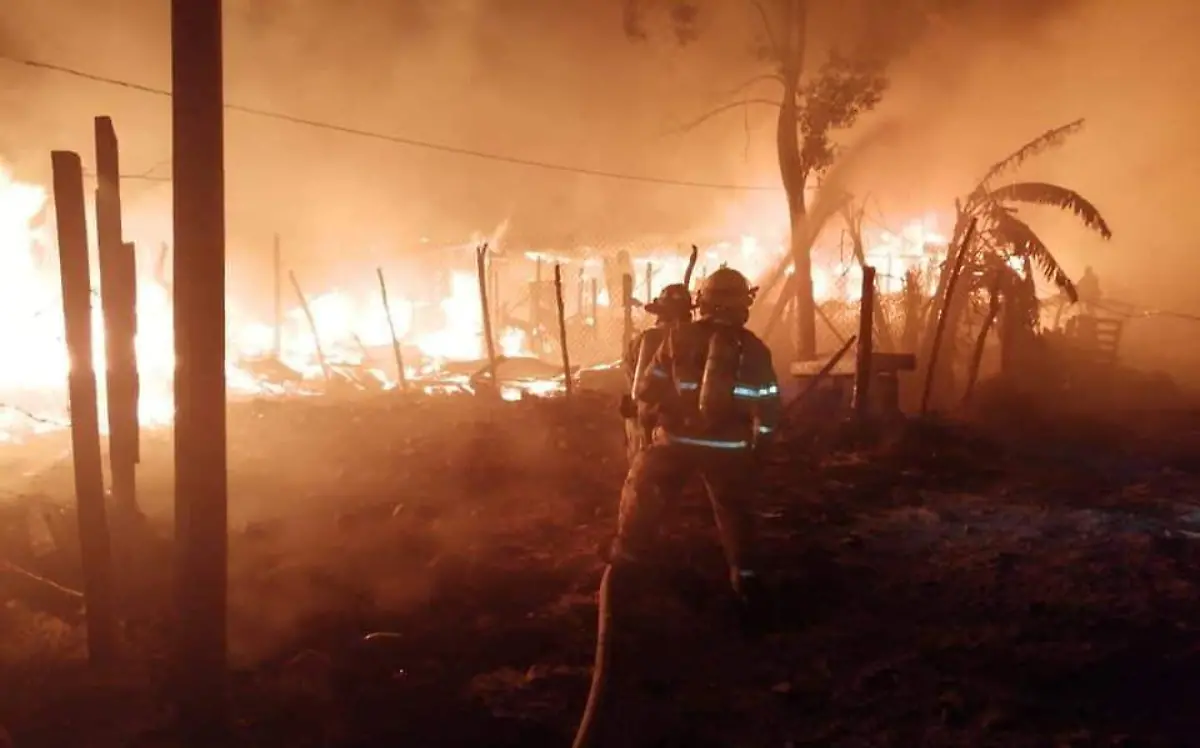 Incendio de casas Foto Cortesía Policía de Morelia